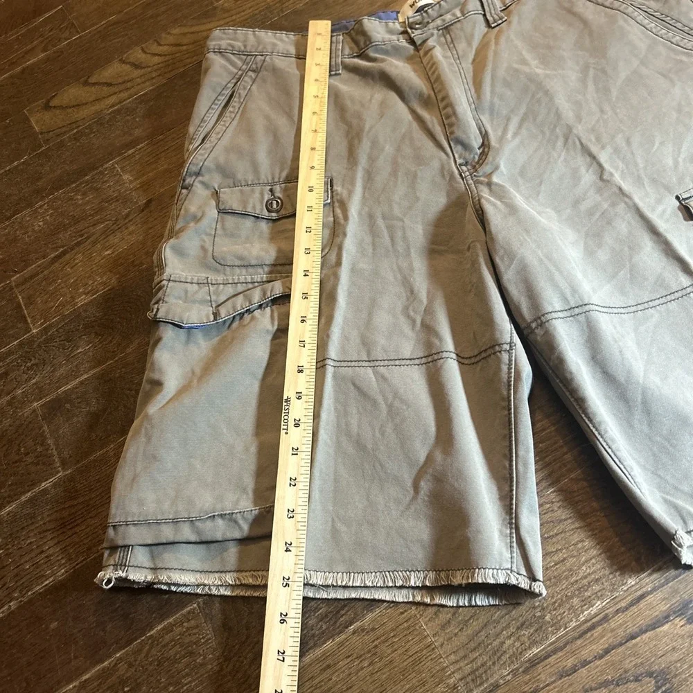 Levis‎ Workwear Cargo Shorts Mens Size 40 Green Khaki Raw Hem 11 Inch Inseam